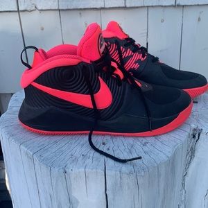 Nike team hustle black/pink size 6y